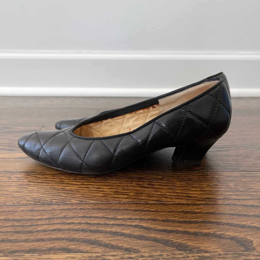 Women’s Bruno Magli black quilted shoes in size 5